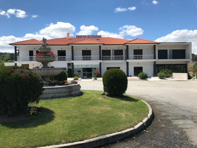 Restaurante Residencial Pizzaria S. Estevao Aguiar da Beira Buitenkant foto